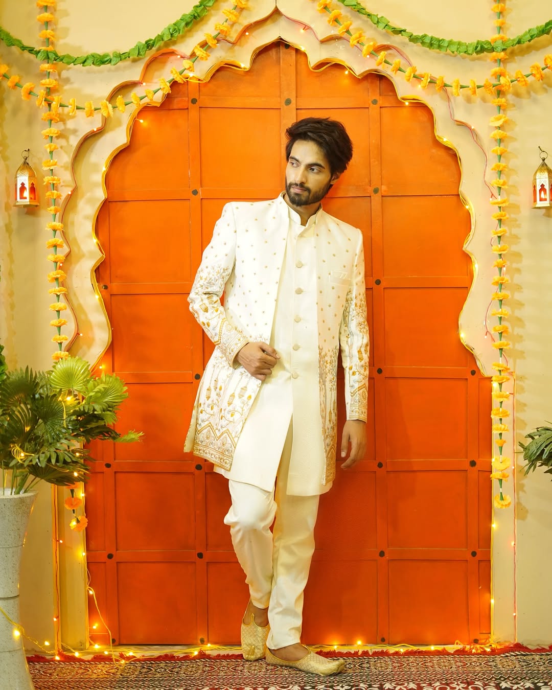 Looking for stylish men’s outfits on rent in Jaipur?