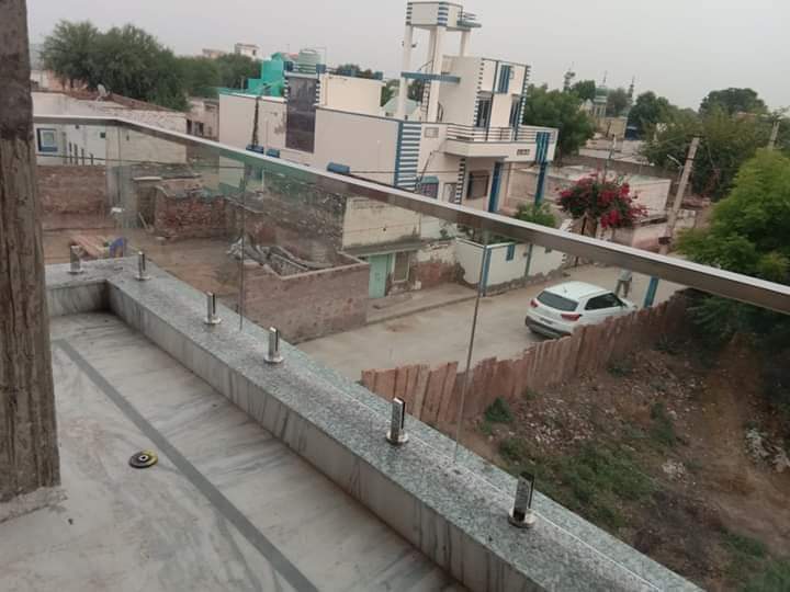 ਠਾਕੁਰ ਗਲਾਸ ਵਰਕ ਫੁੱਲਾਂਵਾਲ ਪਖੋਵਾਲ ਰੋਡ ਲੁਧਿਆਣਾ ਭਾਰਤ ਵਿੱਚ ਸਭ ਤੋਂ ਵਧੀਆ / ਸਭ ਤੋਂ ਘੱਟ / ਉੱਪਰਲੇ ਸ਼ੀਸ਼ੇ ਦੇ ਕੰਮ ਵਿੱਚੋਂ ਇੱਕ