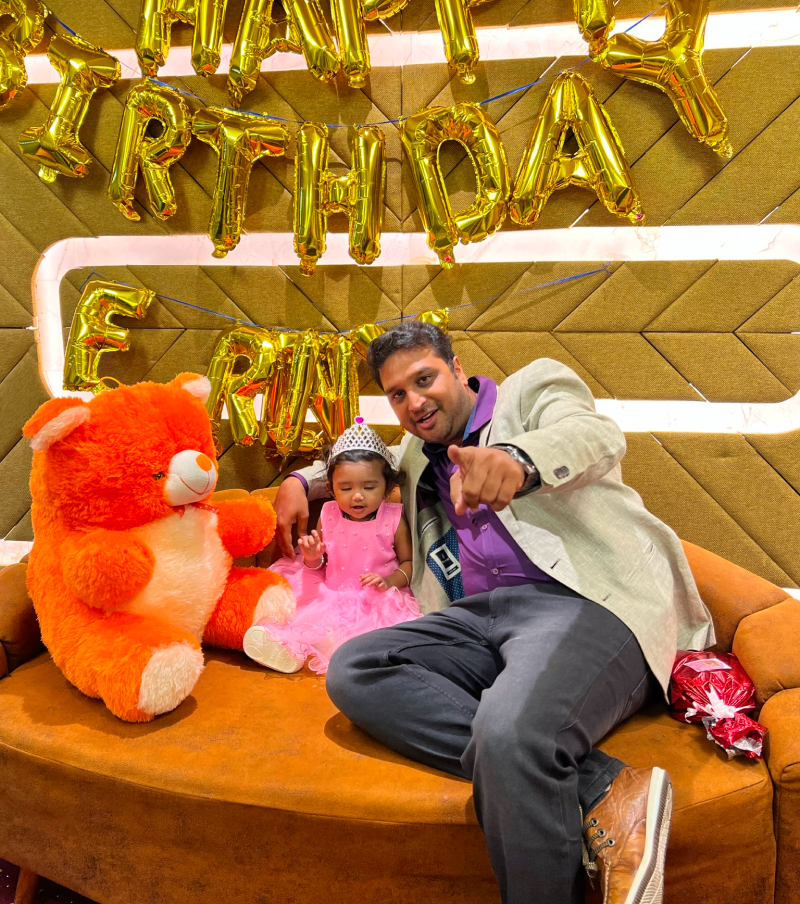 Goldie Anchor & Host