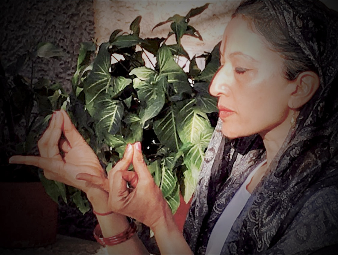 Looking to Join an amazing Yoga Community with Regular Online Yoga Classes?