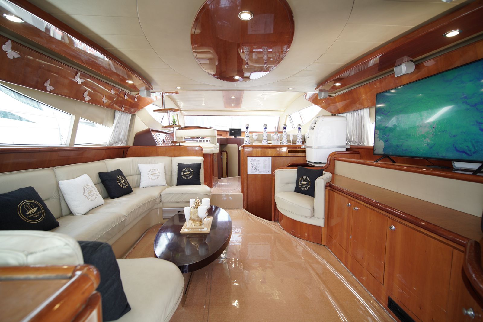 Yacht only at 350 AED