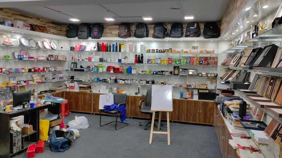 Customized Corporate Gifts for Employees and Clients | Giftsmandi