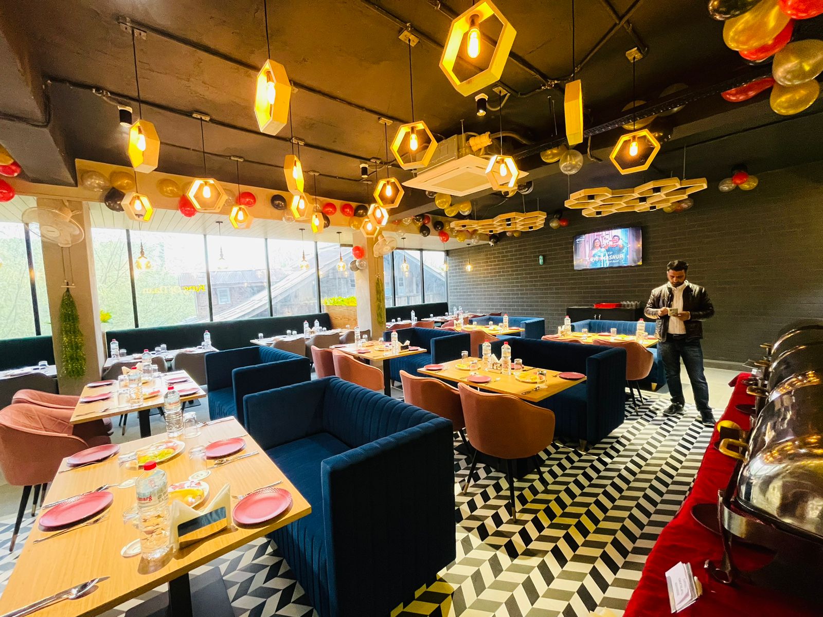 Pure Veg Restaurants in Srinagar | Kake Di Hatti King of Naan