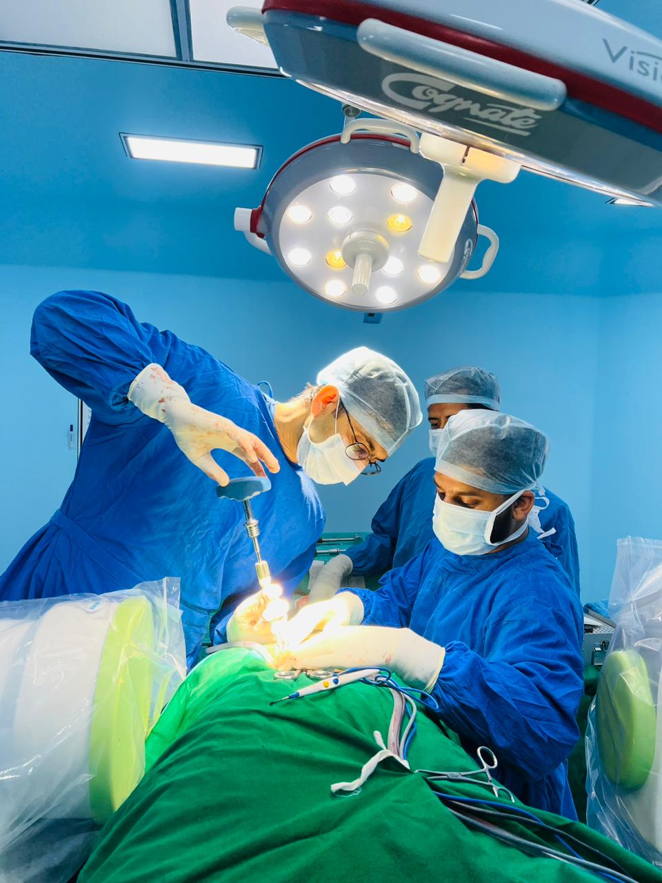 Dr Navin Mewara | Best Spine Specialist | Spine surgeon | Orthopaedic Surgeon | Back Specialist