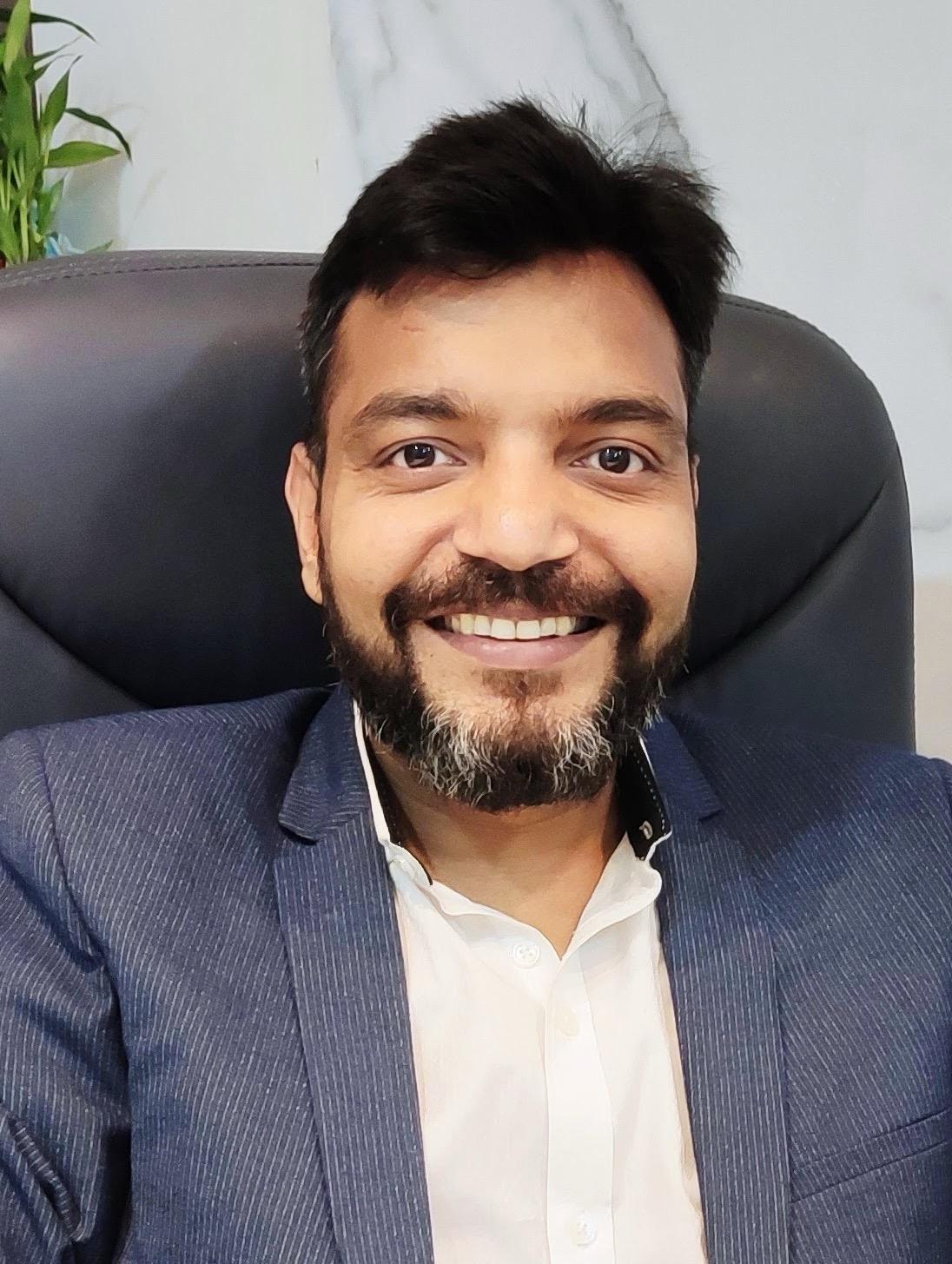 DR. VINEET AJITSARIA