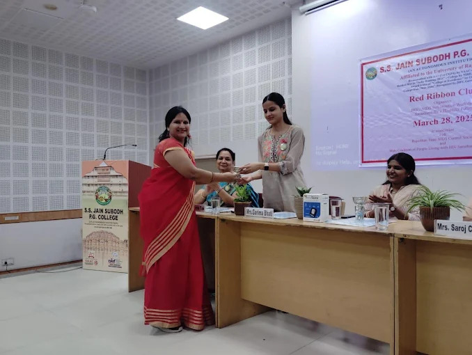 DR. APOORVA TAK GYNAECOLOGIST ONCOSURGEON IN JAIPUR