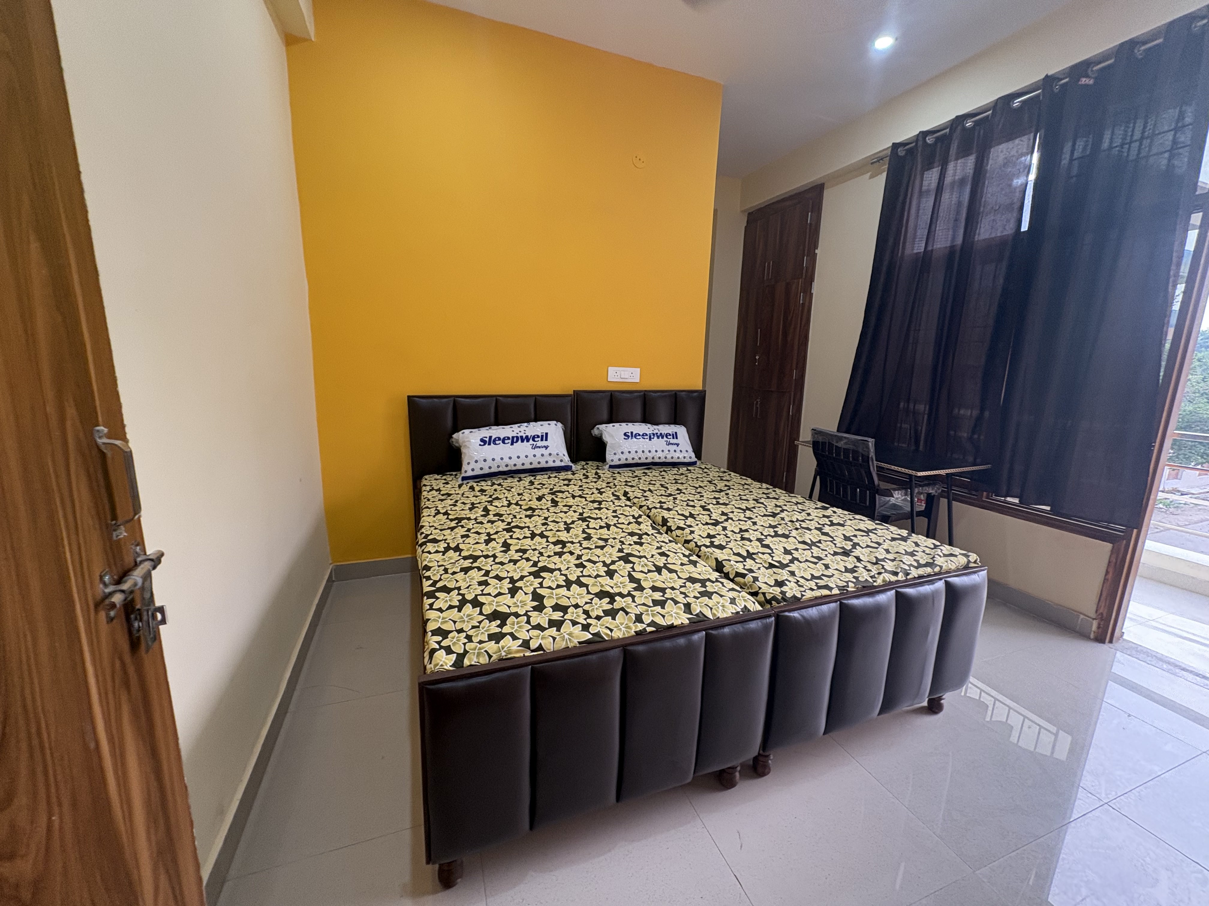 SECTOR 62 BOYS PG (PGNOIDA.COM)